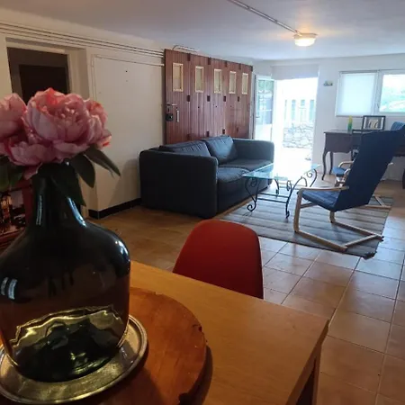 4-sided House, Sleeps 10 With Swimming Pool And Sauna Villa