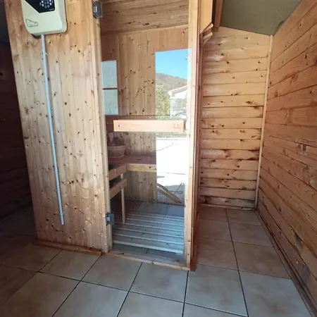 4-sided House, Sleeps 10 With Swimming Pool And Sauna Arles-sur-Tech