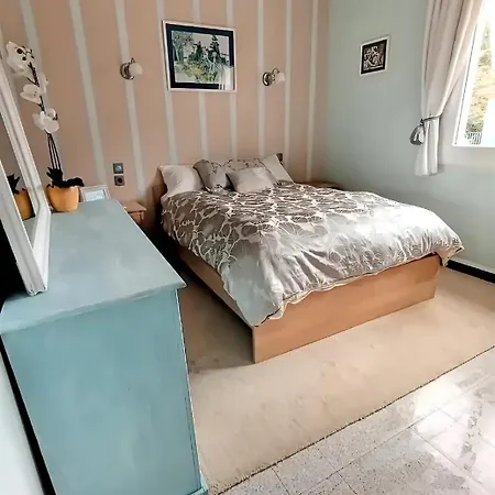 4-sided House, Sleeps 10 With Swimming Pool And Sauna Villa
