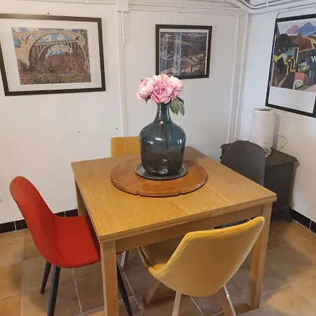 4-sided House, Sleeps 10 With Swimming Pool And Sauna