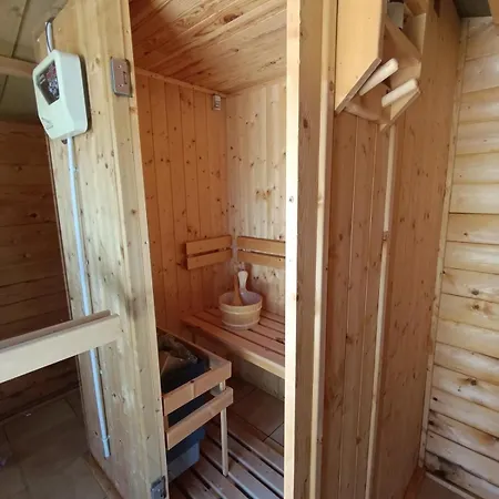 Villa 4-sided House, Sleeps 10 With Swimming Pool And Sauna