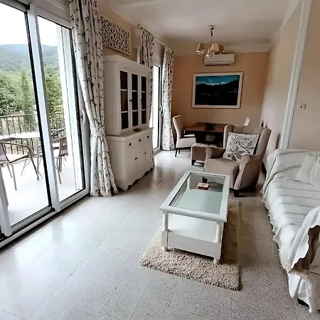 Villa 4-sided House, Sleeps 10 With Swimming Pool And Sauna *