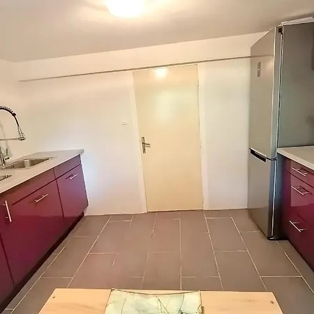 4-sided House, Sleeps 10 With Swimming Pool And Sauna