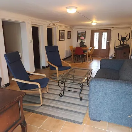 4-sided House, Sleeps 10 With Swimming Pool And Sauna Villa
